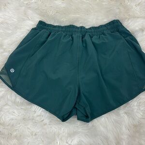 Lululemon Hotty Hot Low-Rise Lined Short 2.5"